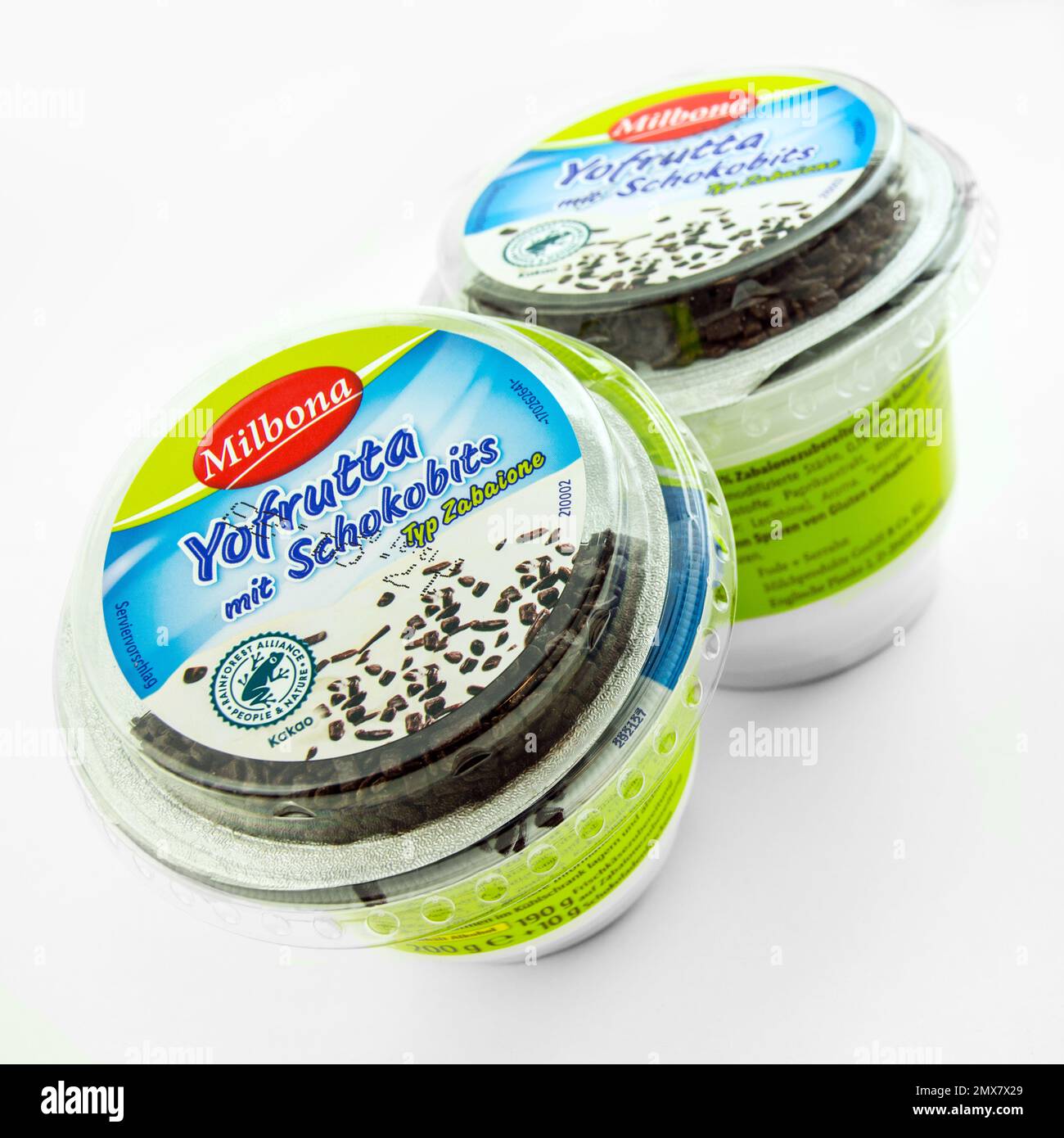 Hamburg - Februar 02 2023: Milbona Yofrutta Dessert mit Schokobits Zabaione - Milbona Yofrutta Dessert mit Schokoladenstückchen Zabaglione Stockfoto