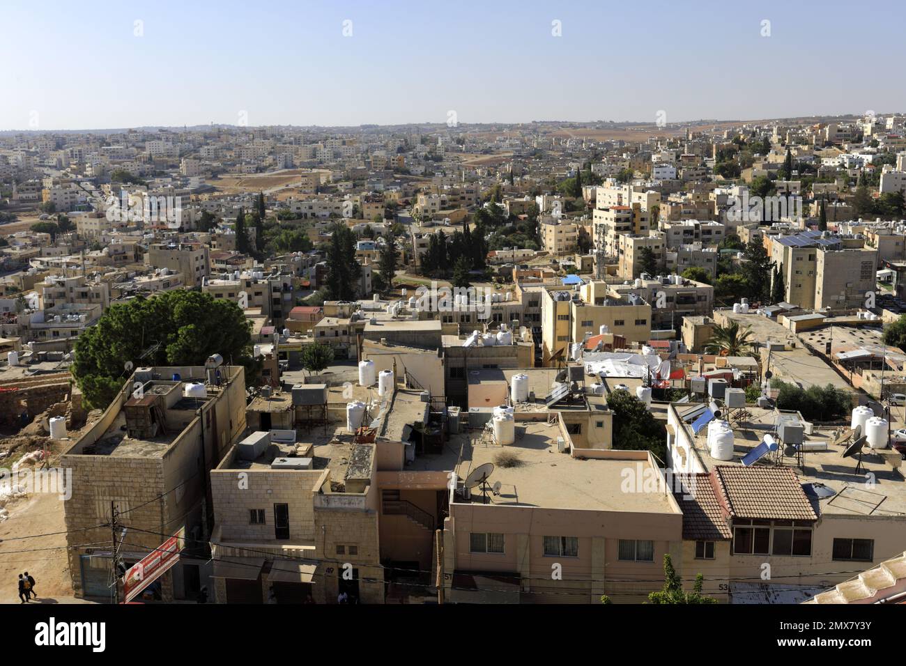 Blick auf Madaba vom Glockenturm der St. John the Baptist Church, Princess Haya Street, Madaba, Jordanien, Naher Osten Stockfoto