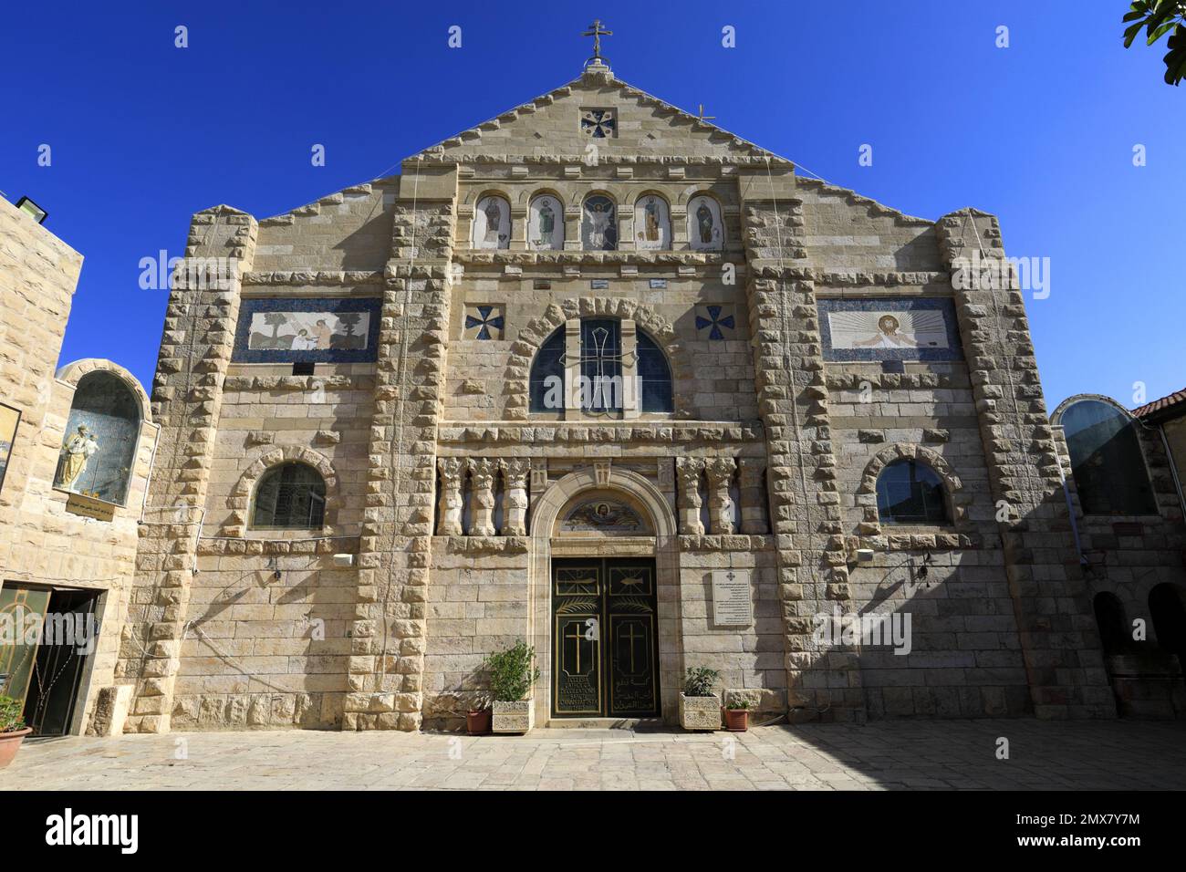 Fassade der katholischen Kirche und des Schreins des Heiligen Johannes des Täufers, Prinzessin Haya Street, Madaba, Jordanien, Naher Osten Stockfoto