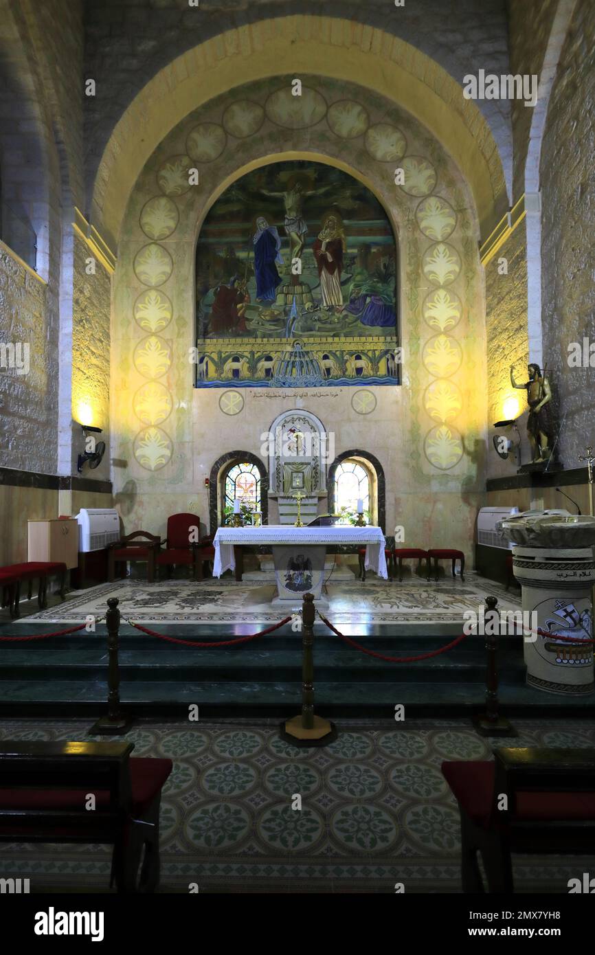 Das Innere der katholischen Kirche und des Schreins des Heiligen Johannes des Täufers, Prinzessin Haya Street, Madaba, Jordanien, Naher Osten Stockfoto