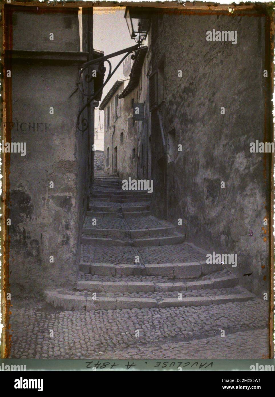 Avignon, France Rue Pente Fast , 1916 - Französische Provinzen - Jean Brunhes, Auguste Léon und Georges Chevalier - (April - Juli) Stockfoto