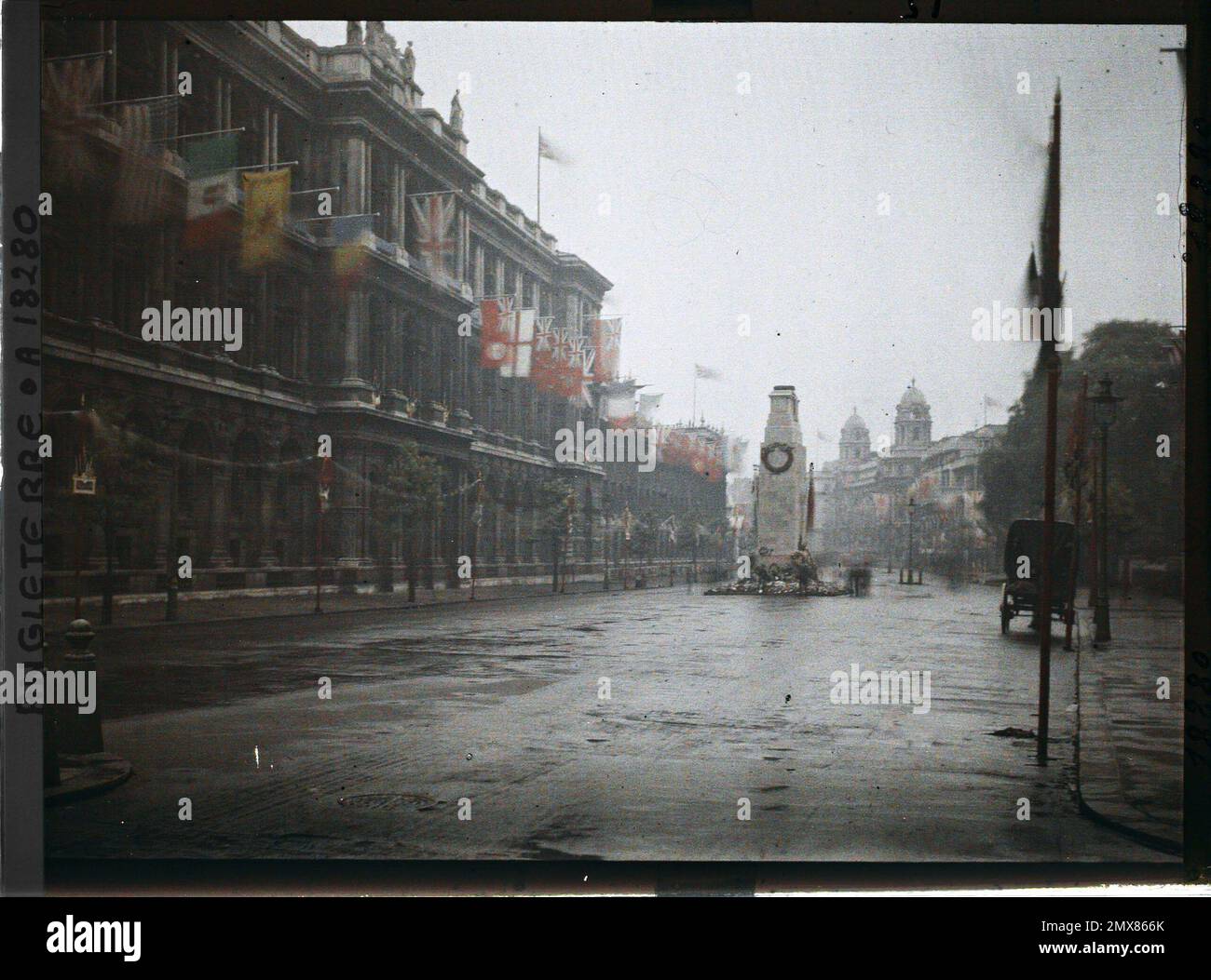 London, England The cenotaph on Whitehall , 1919 - England - Fernand Cuville - (18.-23. Juli) Stockfoto