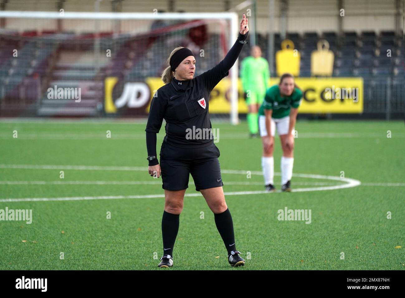 Schiedsrichterin bei Ponty Utd WFC gegen Swansea Uni, Adran Trophy 2022 Stockfoto