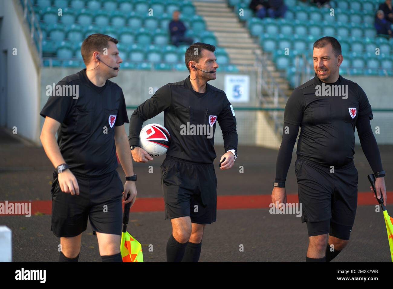 Schiedsrichter aus FA Wales, im Leck-with-Stadion Stockfoto