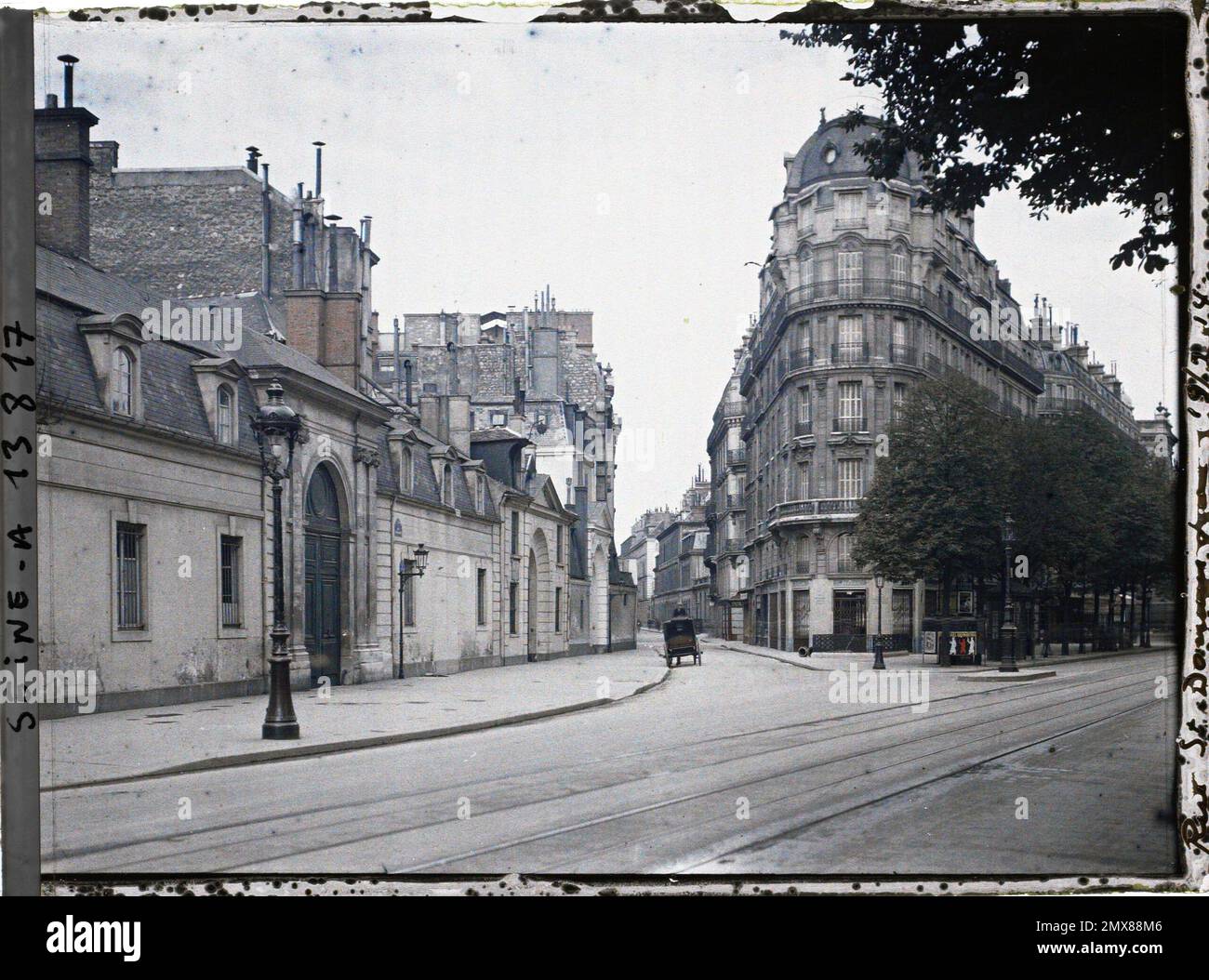 Paris (Life Arr.), Frankreich rue Saint-Dominique Vue du Boulevard Saint-Germain, Stockfoto