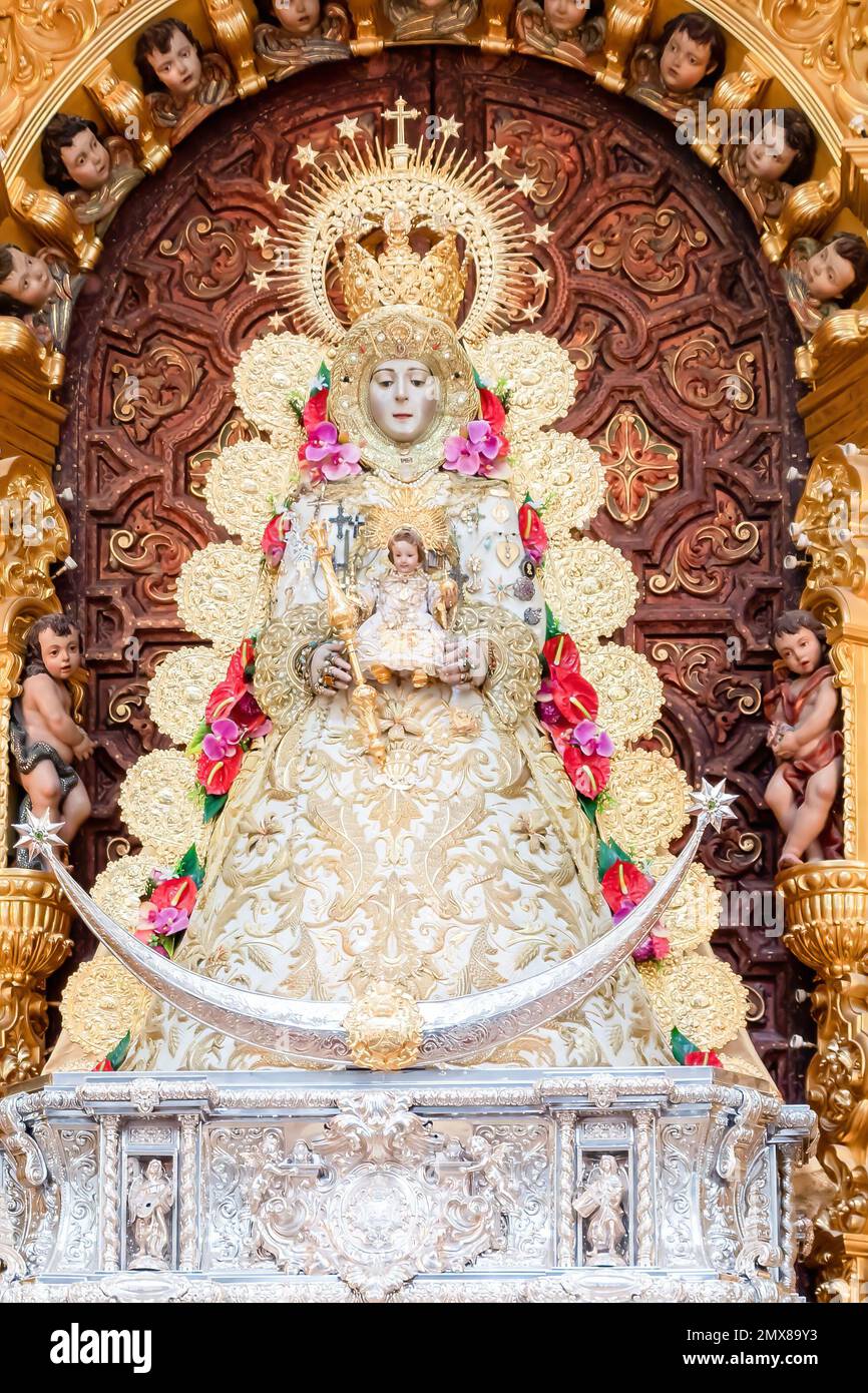 Bild der Virgen del Rocio, La Divina Pastora, der göttlichen Hirtin, im Inneren der Ermita del Rocio, Einsiedlung in Almonte, in Huelva, Spanien Stockfoto