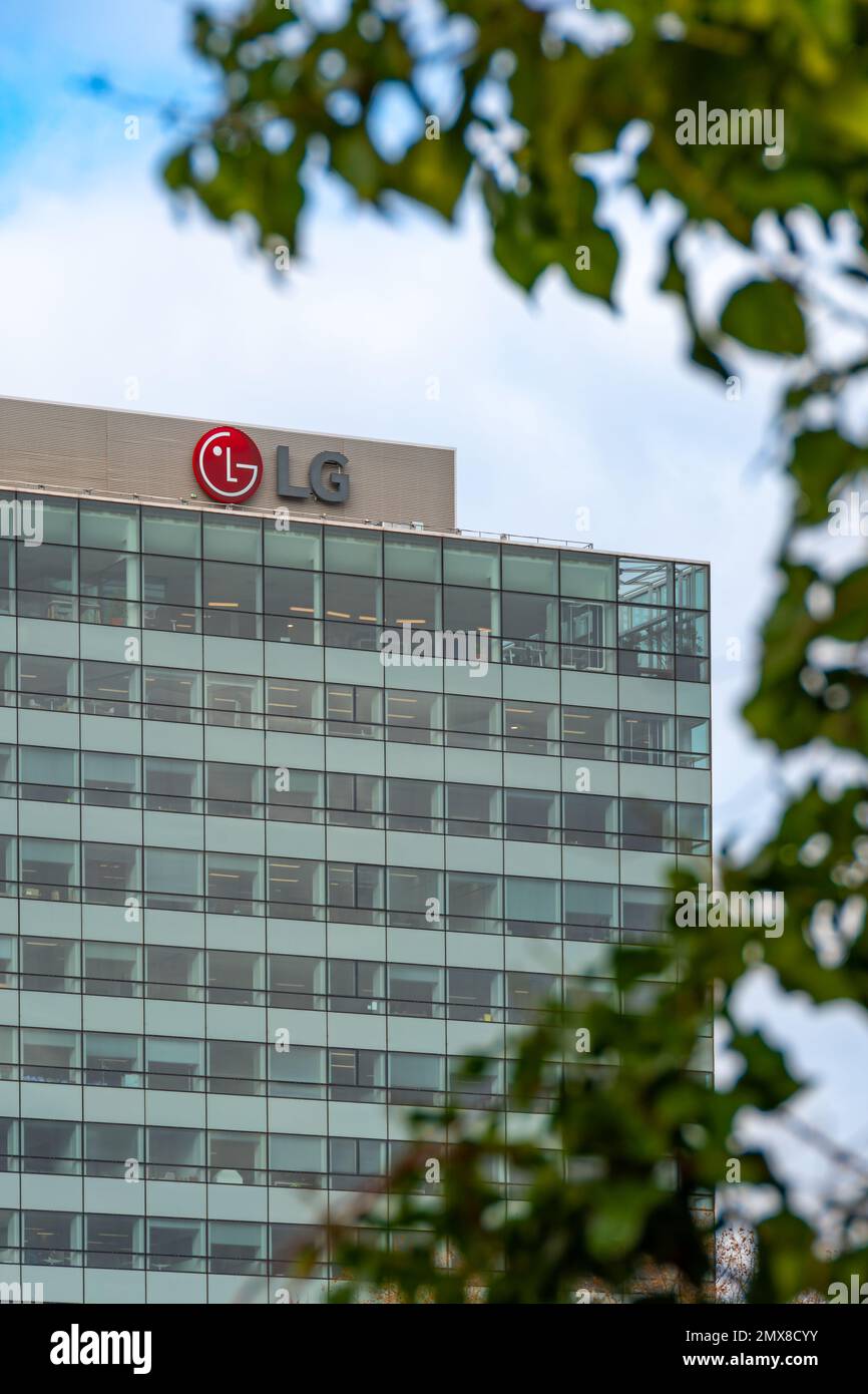 Außenansicht des Hauptsitzes von LG Electronics France, einer französischen Tochtergesellschaft des koreanischen Konzerns LG, die sich auf Elektronik und Telekommunikation spezialisiert hat Stockfoto