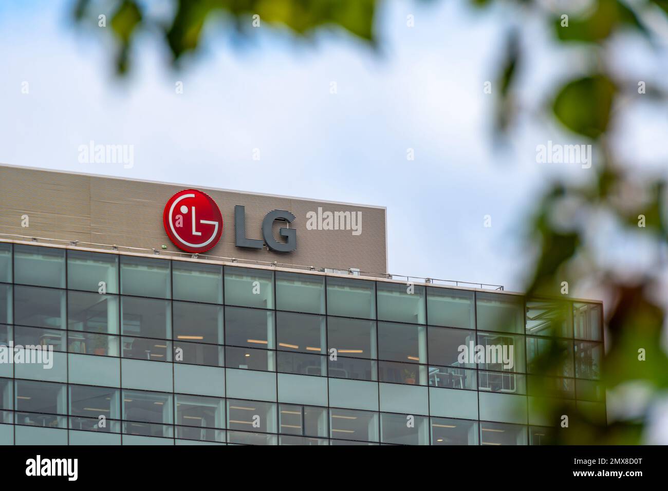 Außenansicht des Hauptsitzes von LG Electronics France, einer französischen Tochtergesellschaft des koreanischen Konzerns LG, die sich auf Elektronik und Telekommunikation spezialisiert hat Stockfoto