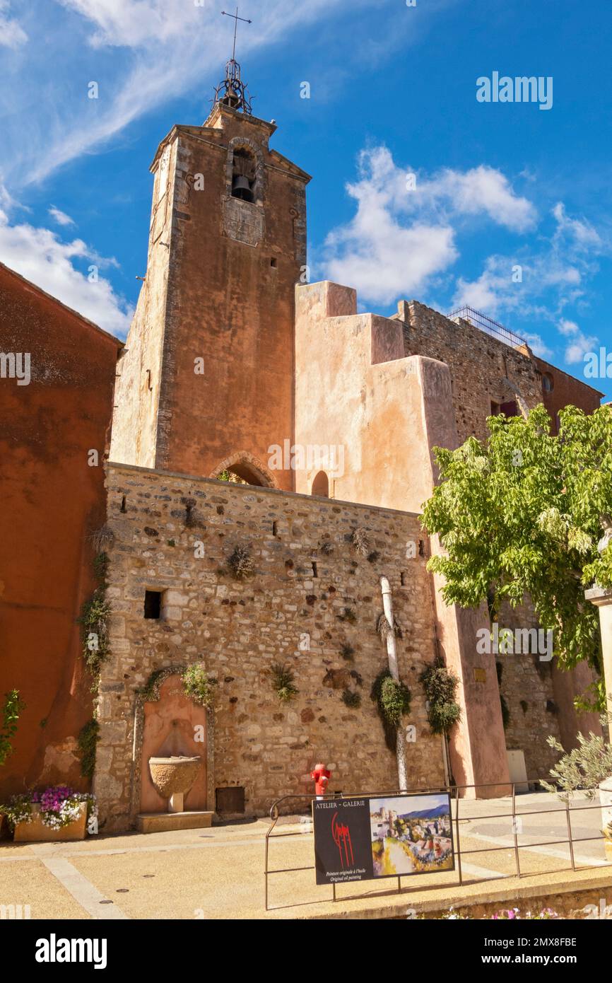 Frankreich, Dorf Roussillon im Luberon - Vaucluse, Quartier de la Bistourie (zwei Türme), Befttoi (Belfry) Stockfoto