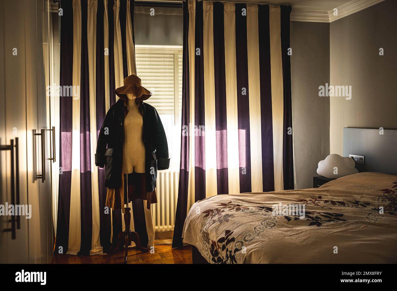 Schaufensterpuppe im Zimmer Stockfoto