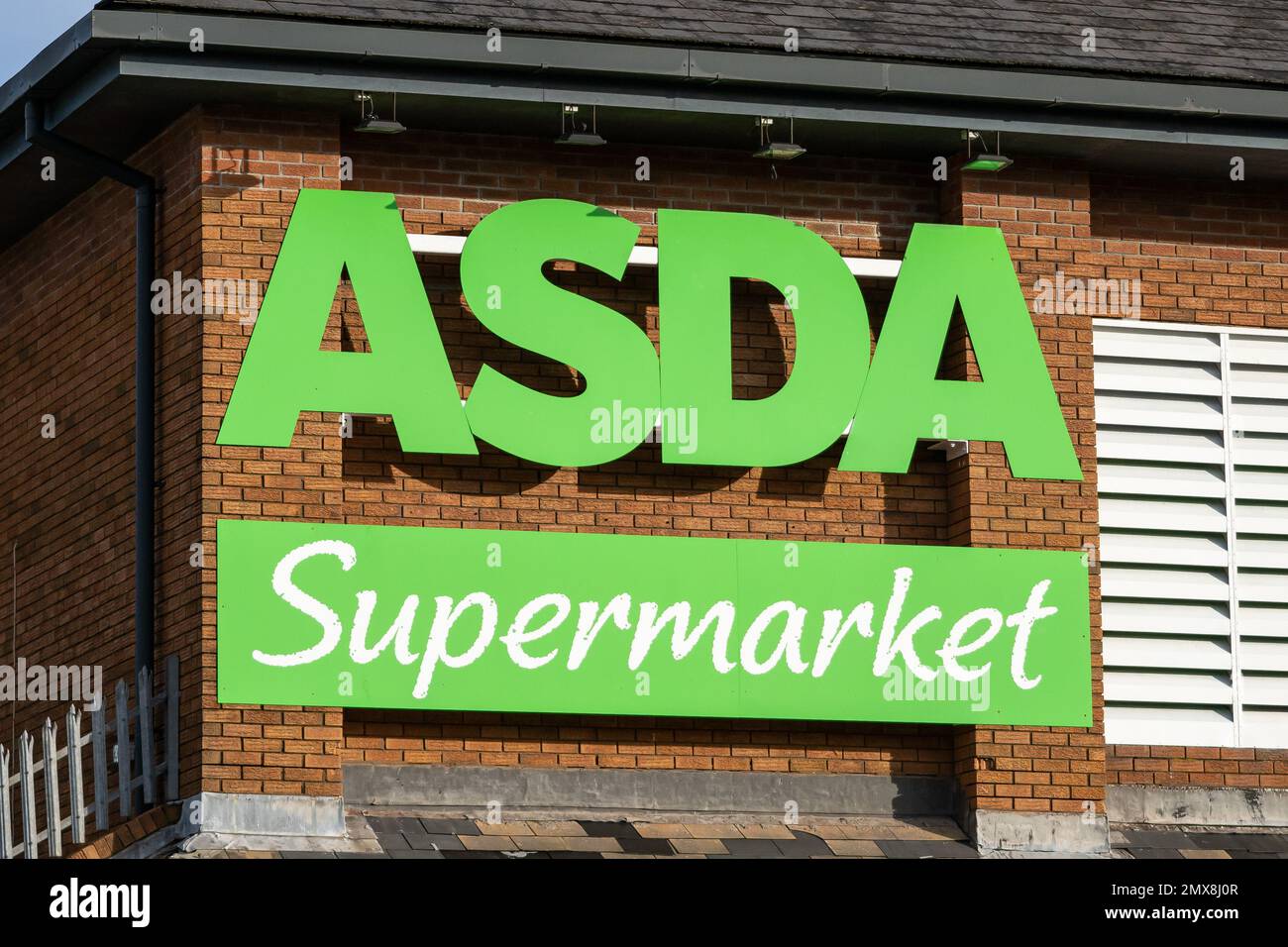 Eine allgemeine Ansicht eines ASDA-Supermarkts. Stockfoto