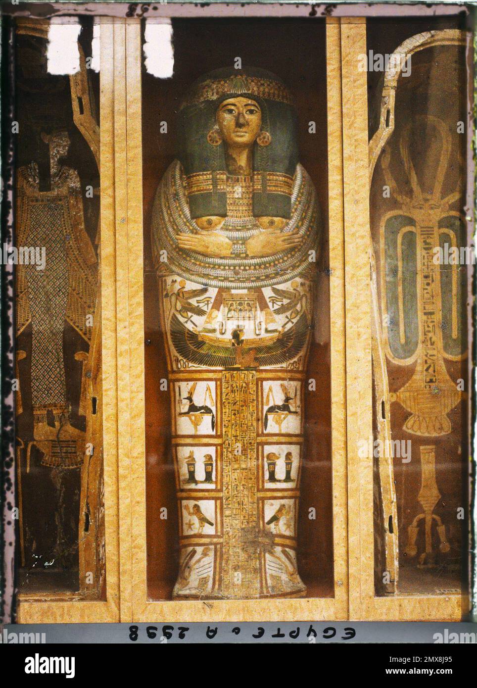 Kairo, Ägypten, Afrika Bestattungskarton des Sängers von Amon-Râ, Mâshebtyseqebet , 1914 - Ägypten - Auguste Léon - (Januar - Februar) Stockfoto
