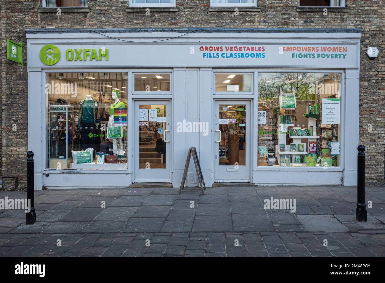 Oxfam Charity Shop im Stadtzentrum von Cambridge. Stockfoto