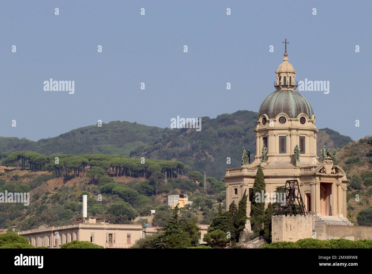 Kirche Christi des Königs (Cristo Re Kirche), Militärschrein von Messina, Sizilien, Italien. Stockfoto