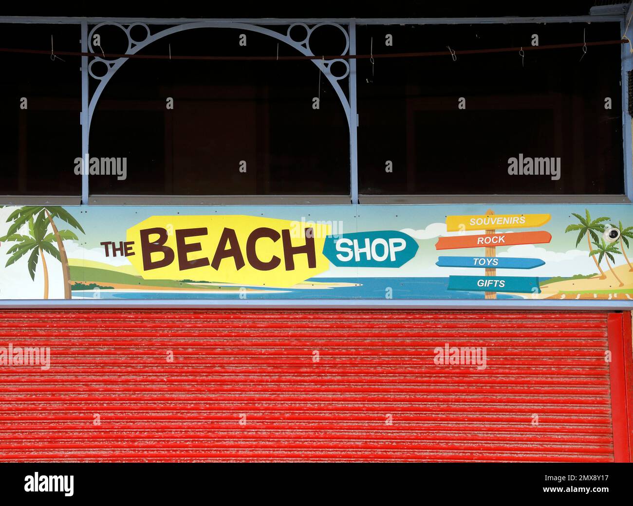 Die Beschilderung zum Beach Shop Barry Island. Januar 2023. Im Winter Stockfoto
