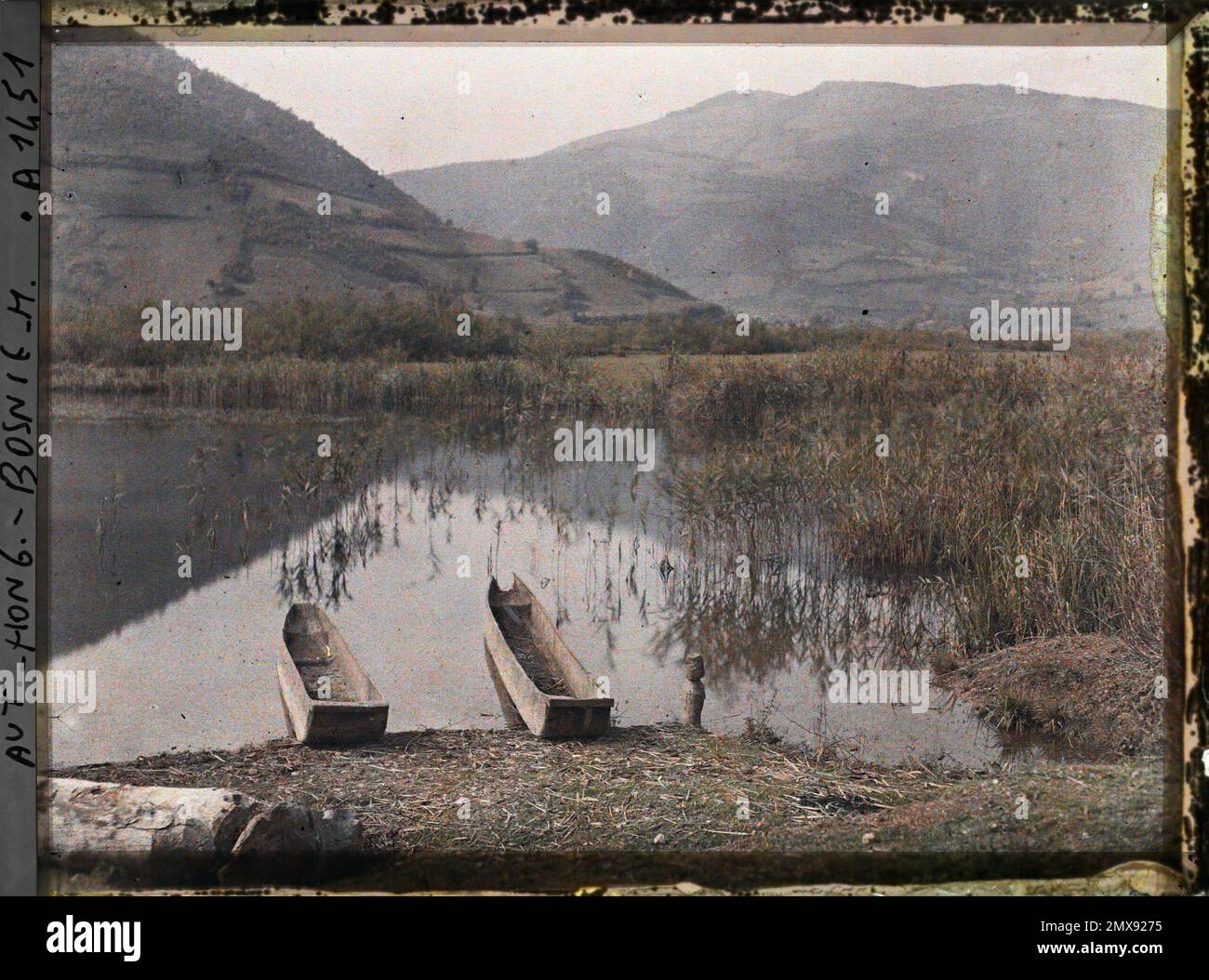 Landschaft mont berg fluss see teich boot hydrografie fluvi Fotos und