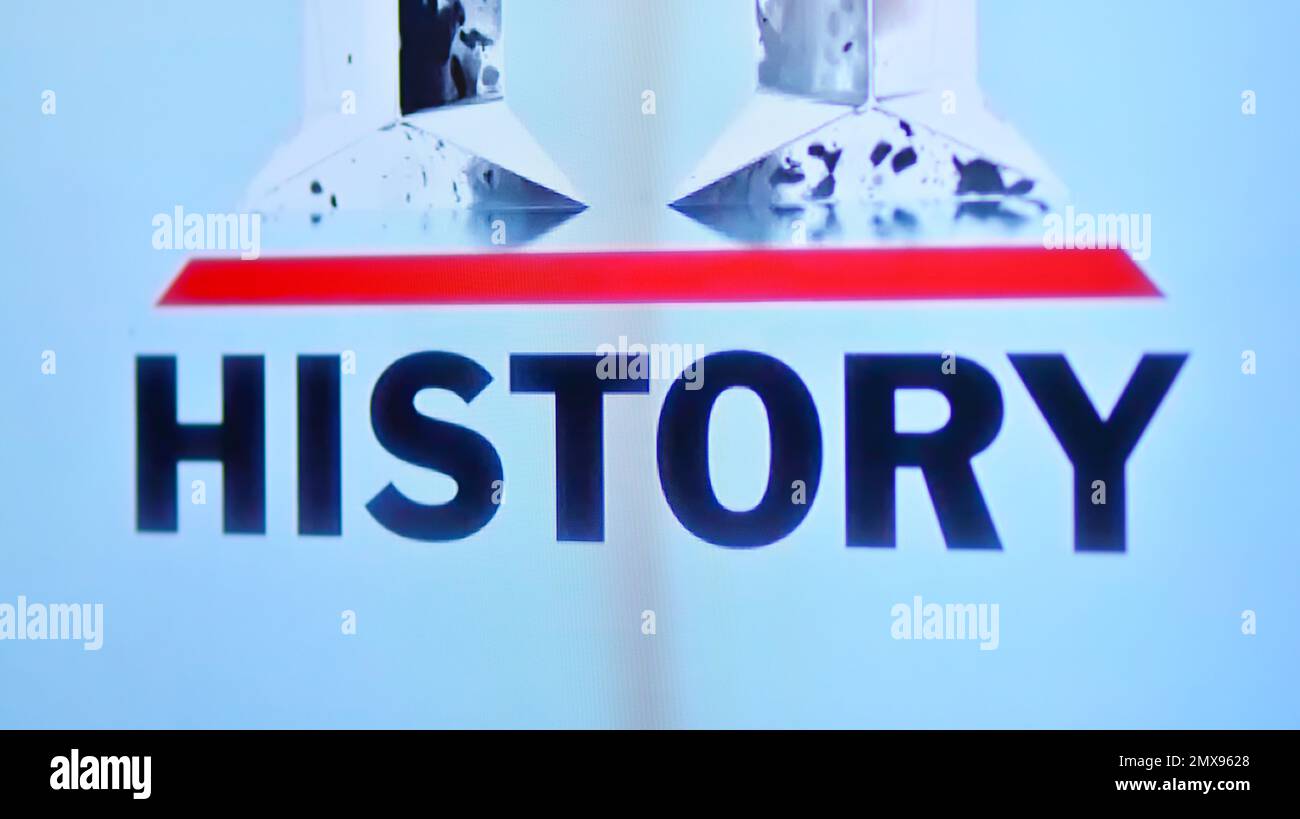 Warschau, Polen. 21. Februar 2022 Foto des Logos „Historie“ auf einem fernsehbildschirm. Stockfoto