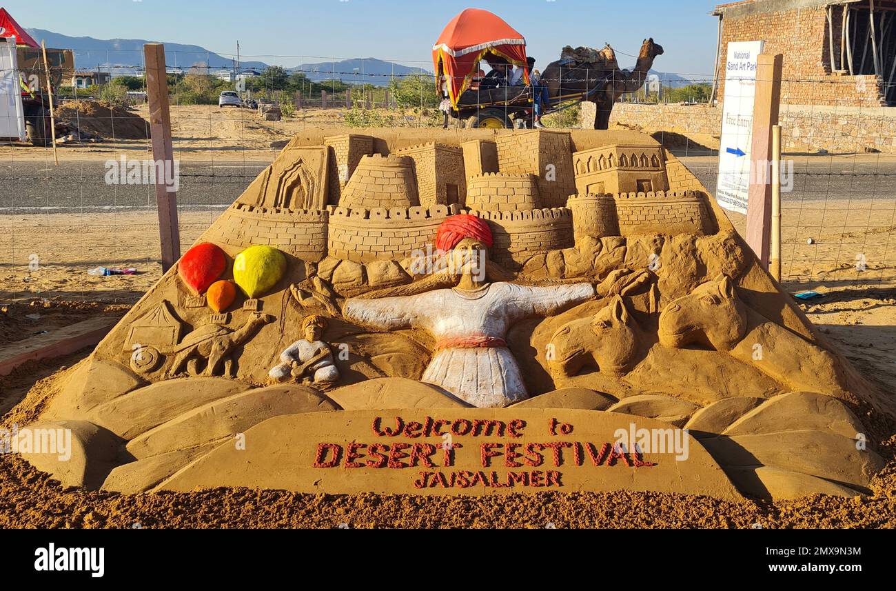 Pushkar, Rajasthan, Indien. 2. Februar 2023. Der Sandkünstler Ajay Rawat kreiert vor dem Desert Festival, auch bekannt als Maru Mahotsav von Jaisalmer, eine Sandkunst. (Kreditbild: © Sumit Saraswat/Pacific Press via ZUMA Press Wire) NUR REDAKTIONELLE VERWENDUNG! Nicht für den kommerziellen GEBRAUCH! Stockfoto