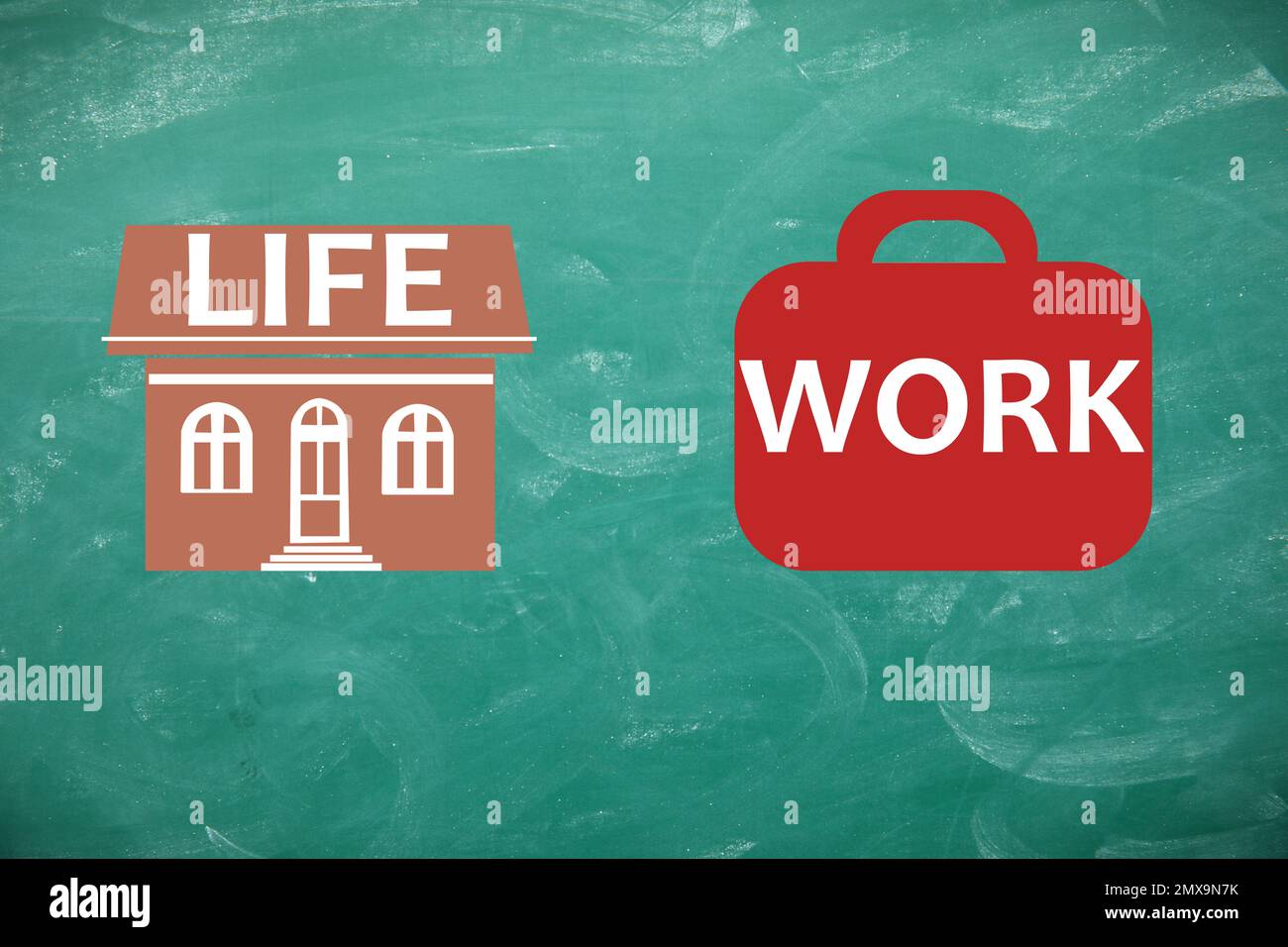 Konzept der Work-Life-Balance. Bilder von Haus und Tasche auf der Tafel Stockfoto