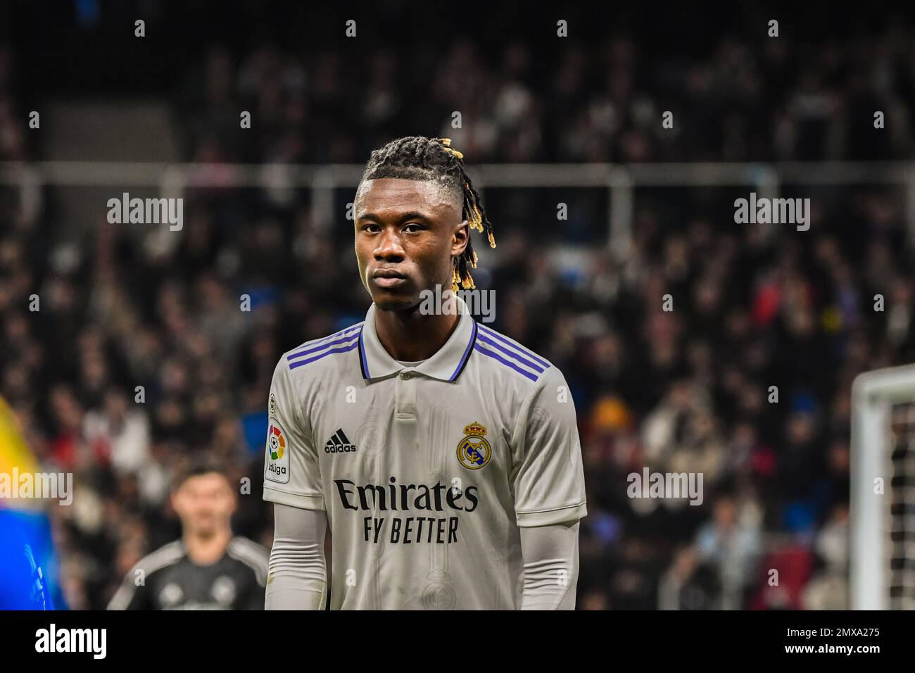 MADRID, SPANIEN – FEBRUAR 2: Eduardo Camavinga von Real Madrid CF konzentriert sich auf das Spiel zwischen Real Madrid CF und Valencia CF von La Liga Santander am 2. Februar 2022 in Santiago Bernabeu in Madrid, Spanien. (Foto von Samuel Carreño/ PX Images) Stockfoto