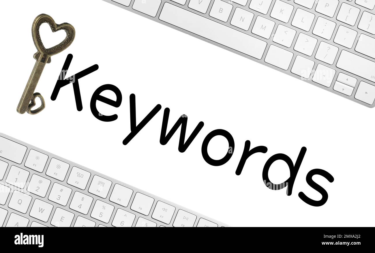Wort-Schlüsselwörter, Computertastaturen und Taste auf weißem Hintergrund. SEO-Richtung Stockfoto