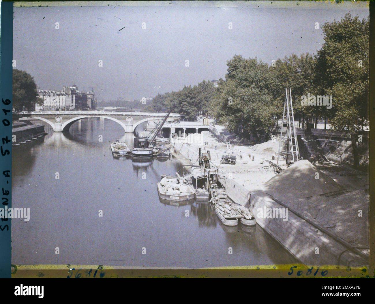 Paris (4. Arr.), Frankreich Blick auf die Louis-Philippe-Brücke und den Hafen der Hôtel-de-Ville von der Pont Marie, Stockfoto