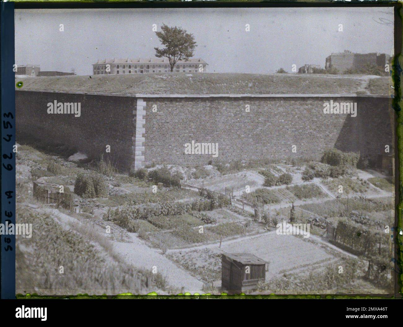 Paris (17. Arr.), Frankreich Les Jardins Arbeiter in den Gräben der Festungen am Porte de Saint-Ouen Stockfoto