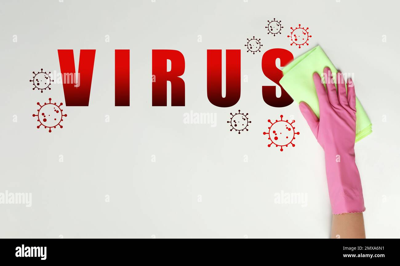 Reinigung vs. Viren. Frau wäscht Oberfläche mit Lappen und Desinfektionslösung Stockfoto