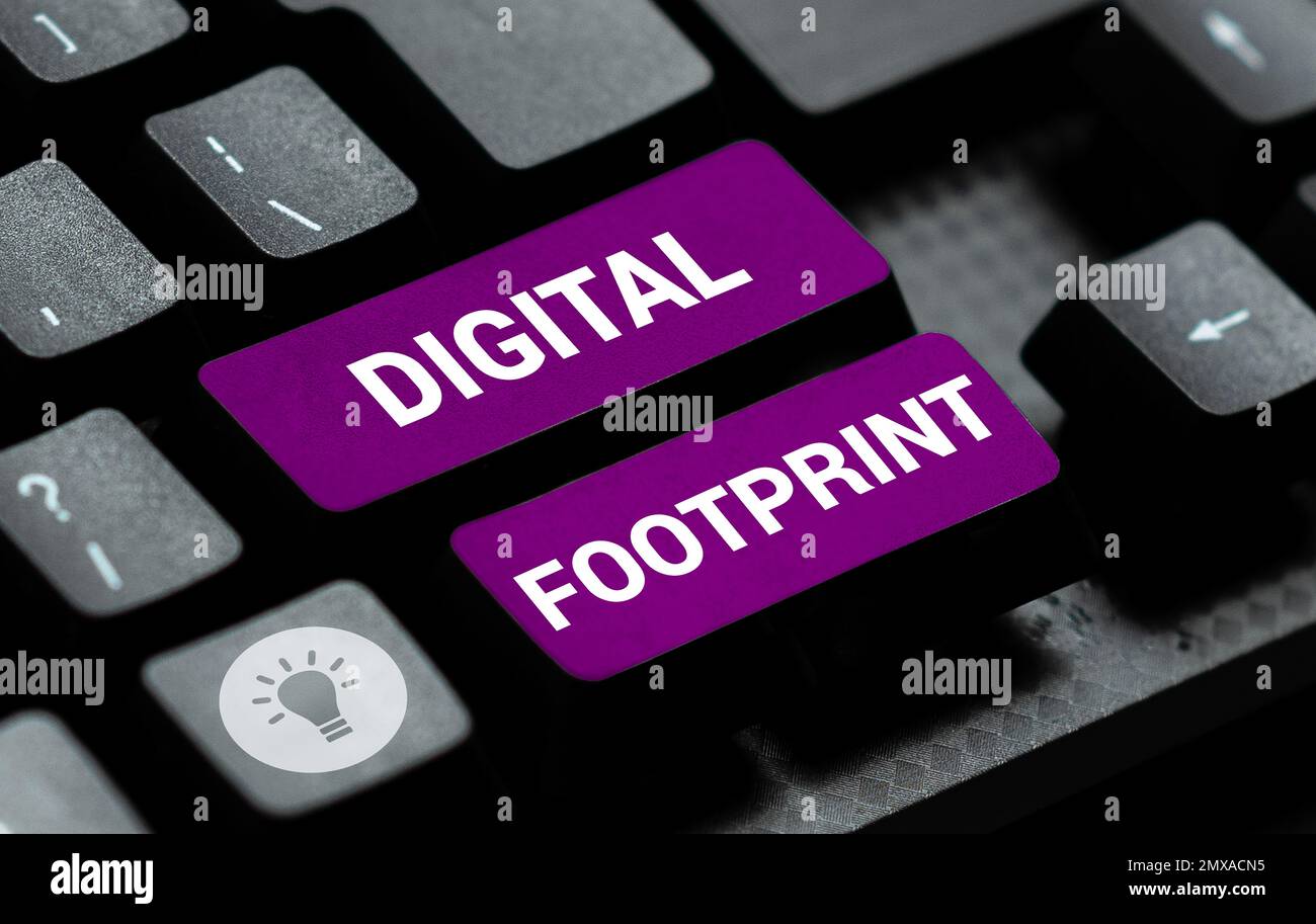 Schild, das digitalen Fußabdruck anzeigt. Word, das auf geschrieben wurde, verwendet digitale Technologie für den Fertigungsprozess Stockfoto