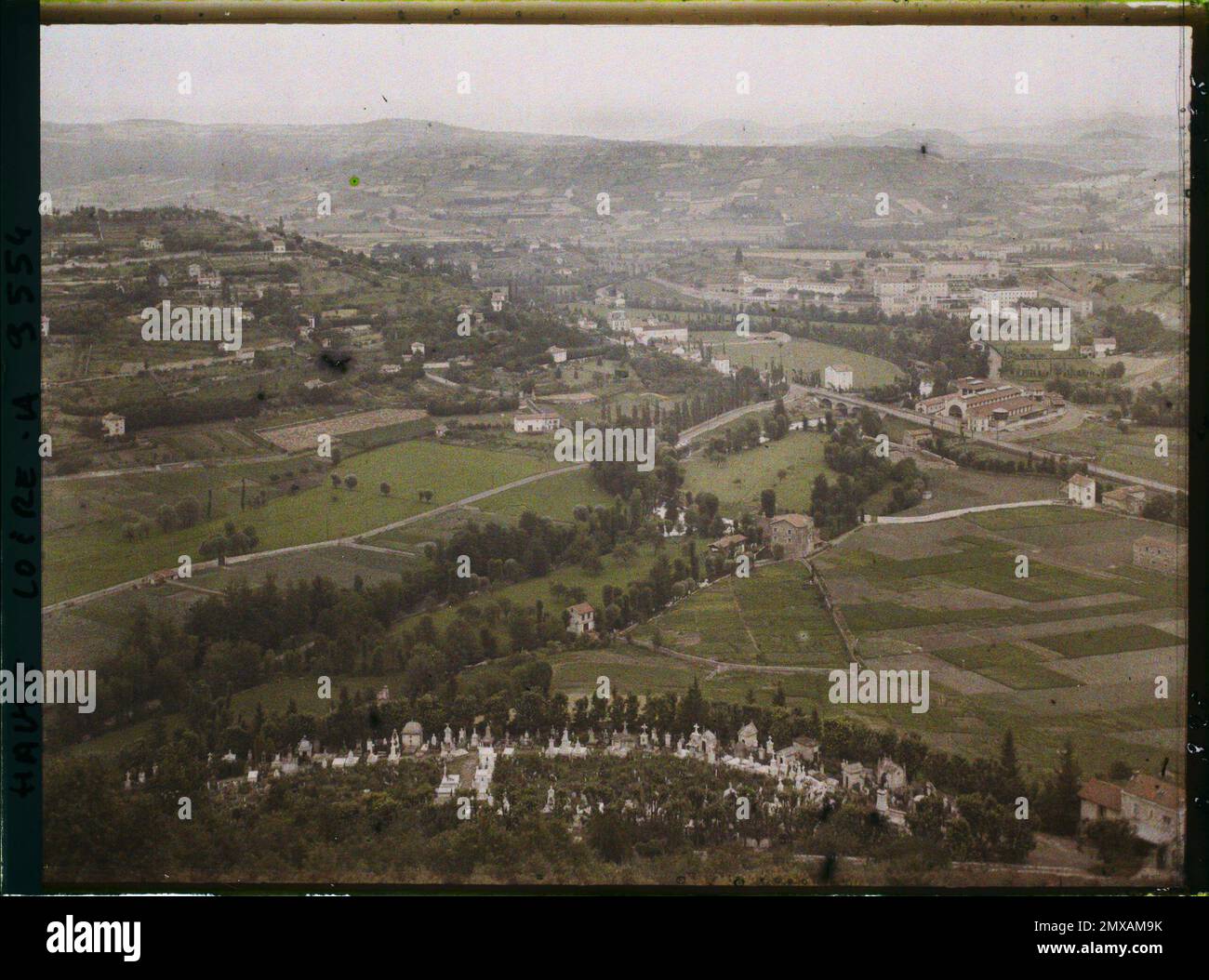 Le Puy-en-Velay, Frankreich Panorama nach Osten, aus der Rocher Corneille , 1916 - Französische Provinzen - Jean Brunhes, Auguste Léon und Georges Chevalier - (April - Juli) Stockfoto