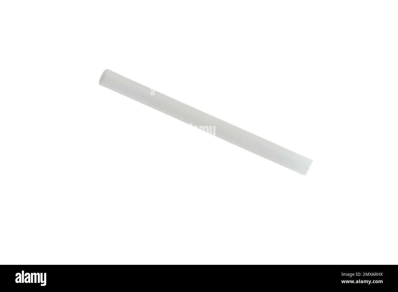 Kleines weißes Stück Rohr auf isoliertem weißem Hintergrund Stockfoto