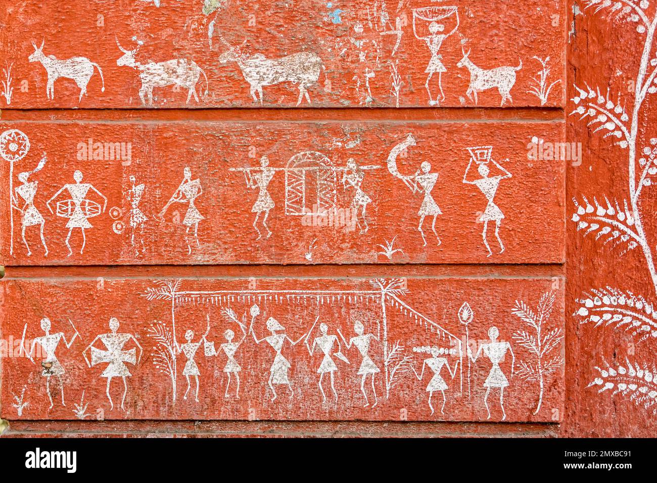 01 16 2007 Tribal Art Warli Gemälde auf einer Außenseite der Wand in Pune Maharashtra India Stockfoto