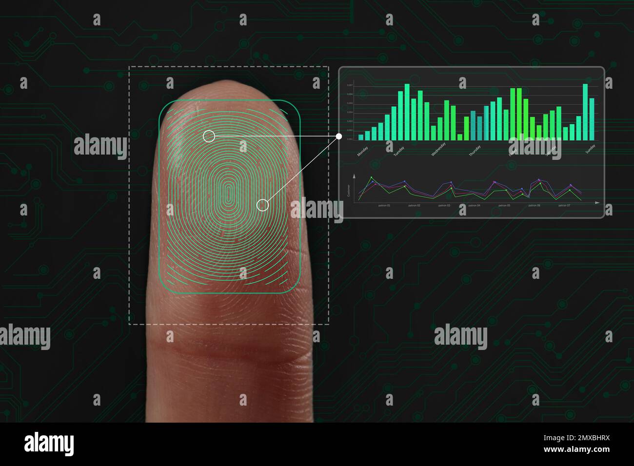 Frau mit biometrischem Fingerabdruck-Scanner auf dunklem Hintergrund, Nahaufnahme Stockfoto