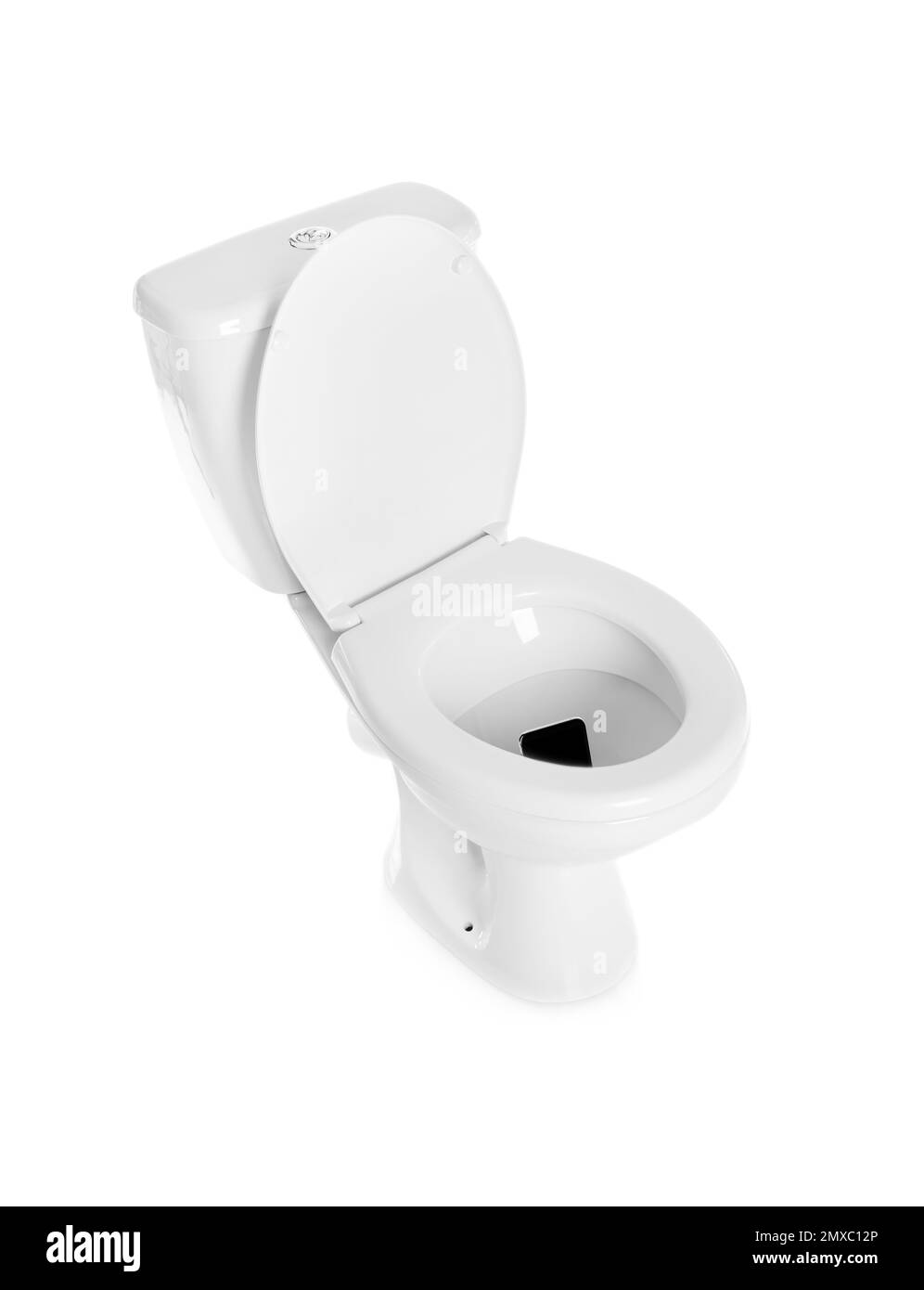 Smartphone fiel in die Toilettenschüssel auf weißem Hintergrund Stockfoto