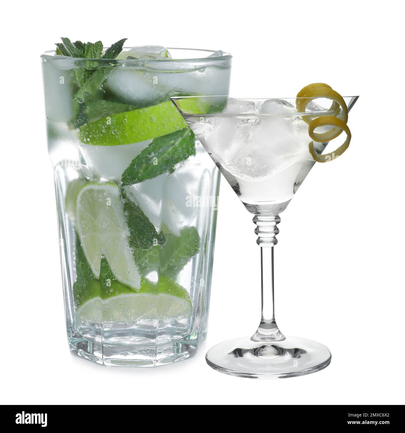 Alkoholische Cocktails auf weißem Hintergrund. Erfrischendes Getränk Stockfoto