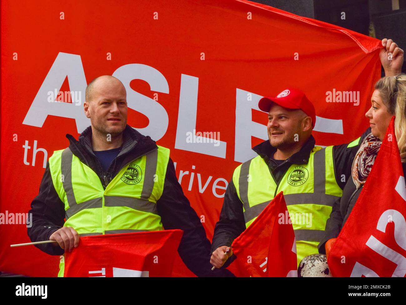 London, Großbritannien. 3. Februar 2023 ASLEF-Streikposten vor Euston Station, während die Zugfahrer ihren Streik fortsetzen. Kredit: Vuk Valcic/Alamy Live News Stockfoto