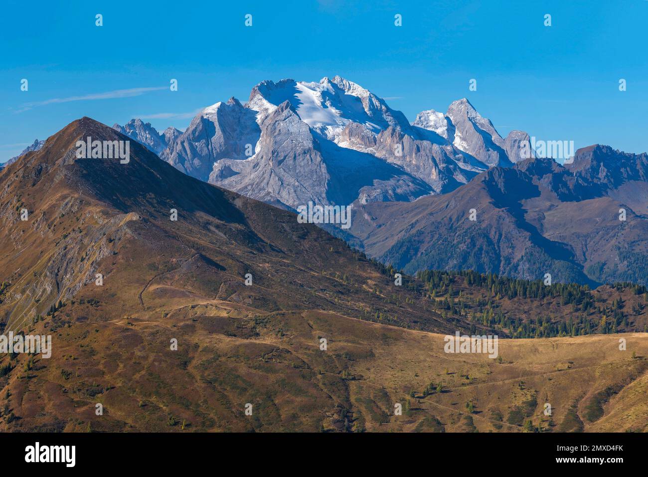 View from the Passo di Giau over the Monte Pore to the Marmolada, Italy, South Tyrol, Dolomites Stockfoto