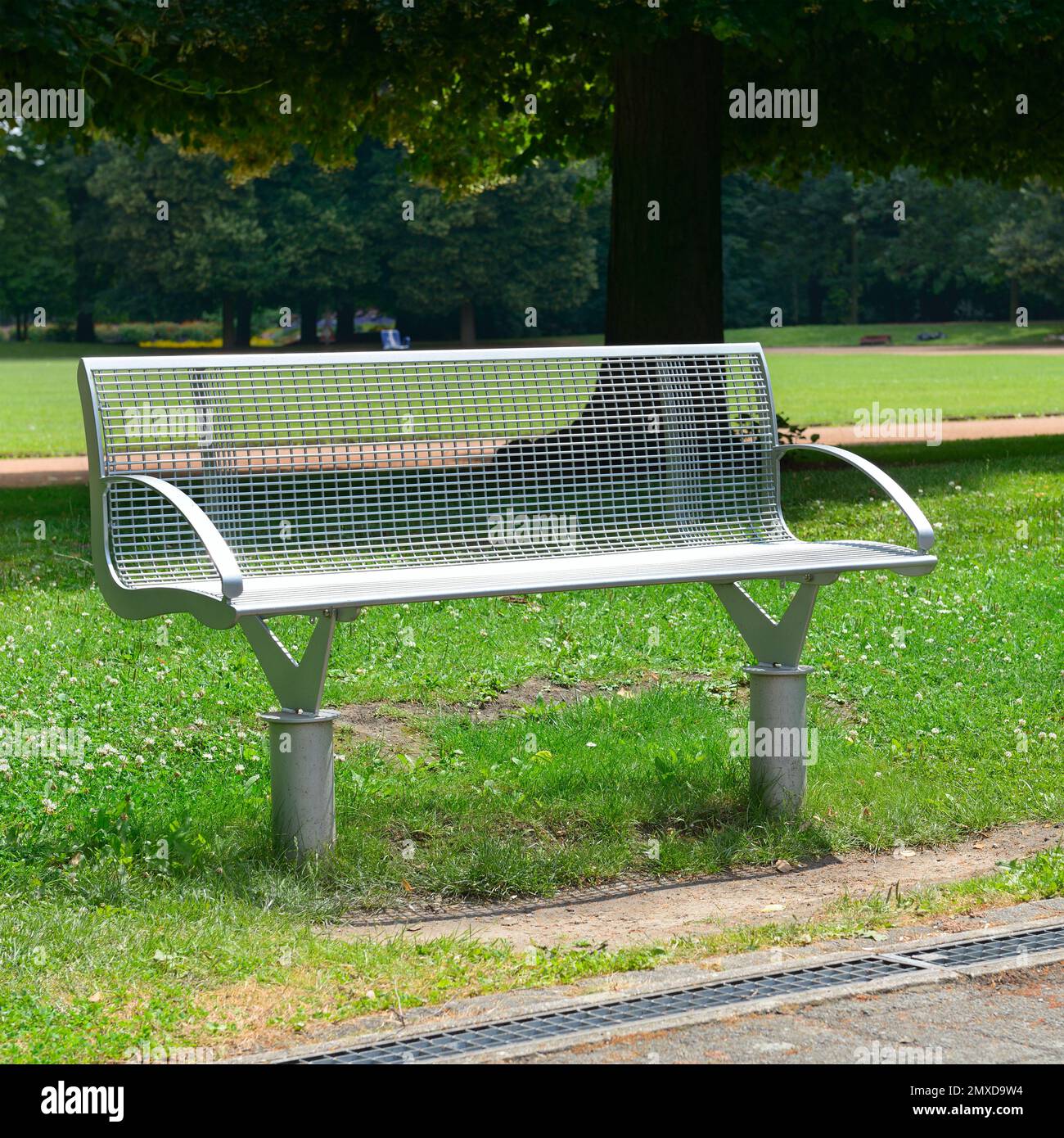 Gartenbank im park Stockfoto