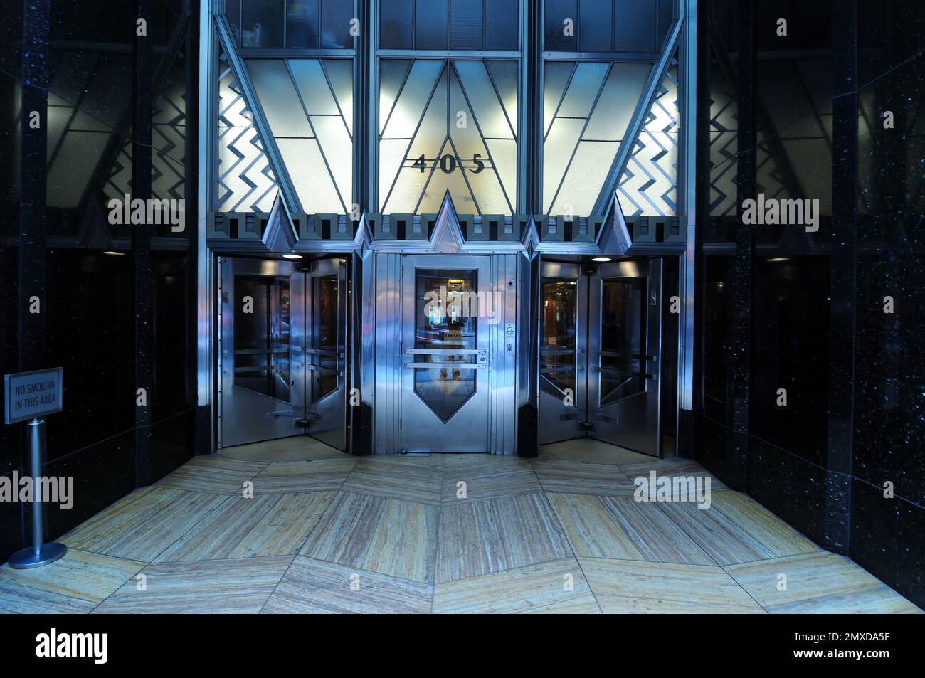 Das Chrysler Building, ein Art-Deco-Wolkenkratzer, das einst das höchste Gebäude der Erde war, befindet sich in der Lexington Avenue, New York City. Stockfoto
