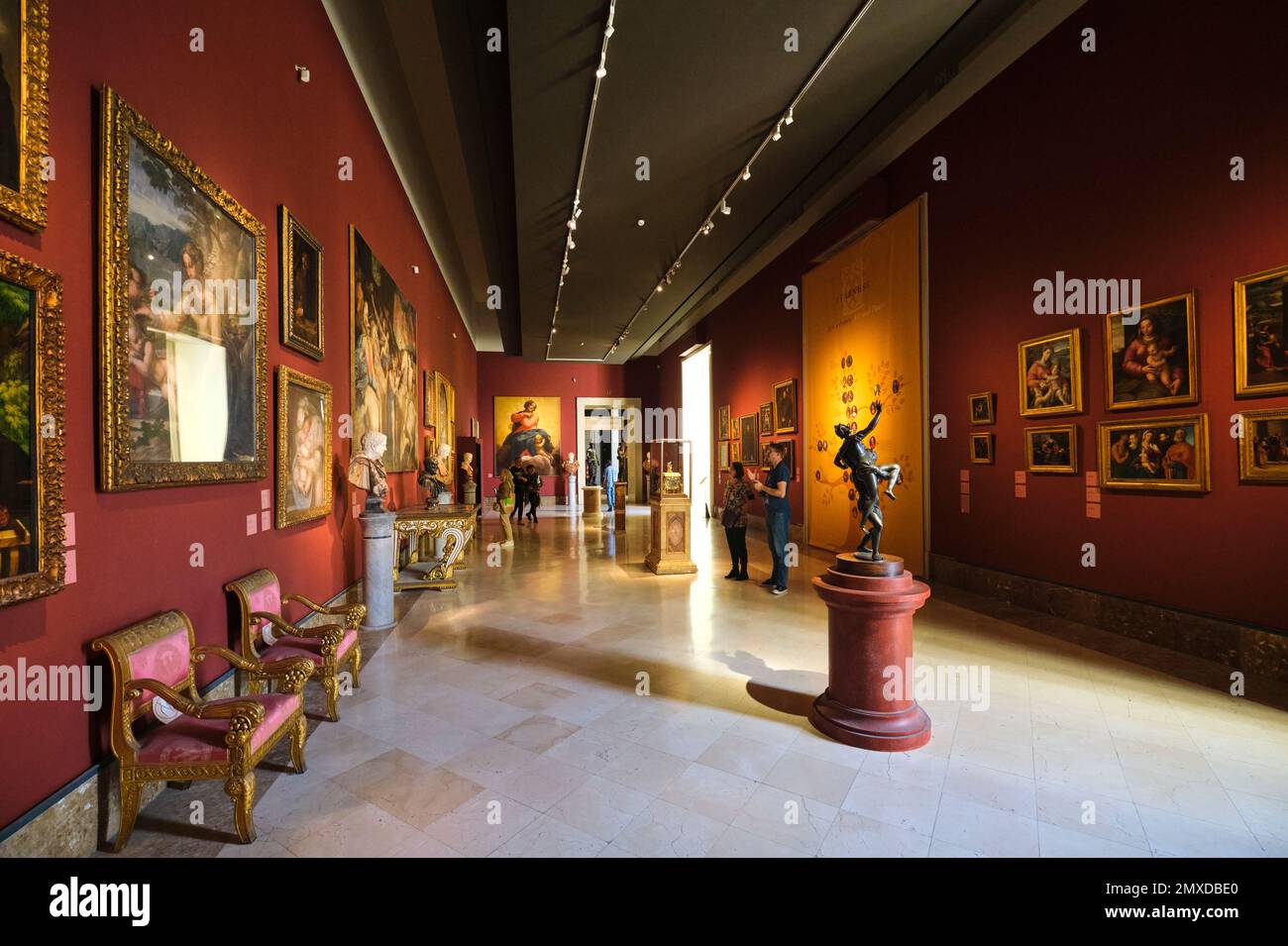 Einige der Sammlungen von Renaissance, Old Master Ölgemälden und Skulpturen. Im Kunstmuseum, Museo e Real Bosco di Capodimonte, in Neapel, Italien Stockfoto