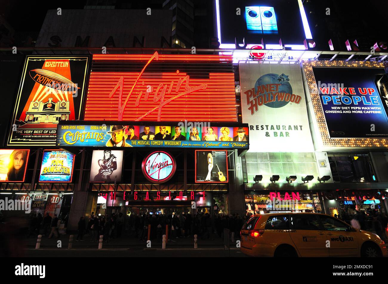 Die kommerziellen Lichter des Times Square im Herzen von Manhattan, New York. Stockfoto