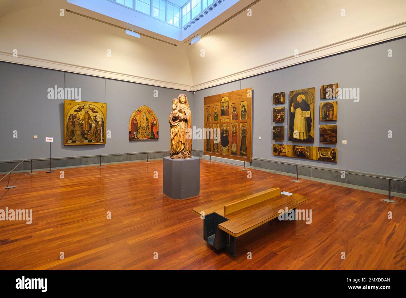 Eine Galerie mit verschiedenen mittelalterlichen, religiösen, Ikonen, Relikten und Altar-Stücken. Im Kunstmuseum, Museo e Real Bosco di Capodimonte, in Neapel, Ita Stockfoto