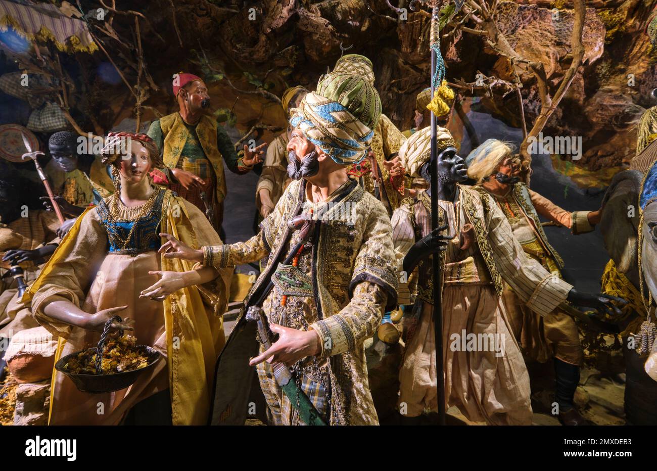 Ein Mann mit einem Turban, der auf einem Marktplatz verhandelt. Teil eines großen Dioramas im Kunstmuseum, Museo e Real Bosco di Capodimonte, in Neapel, Italien. Stockfoto