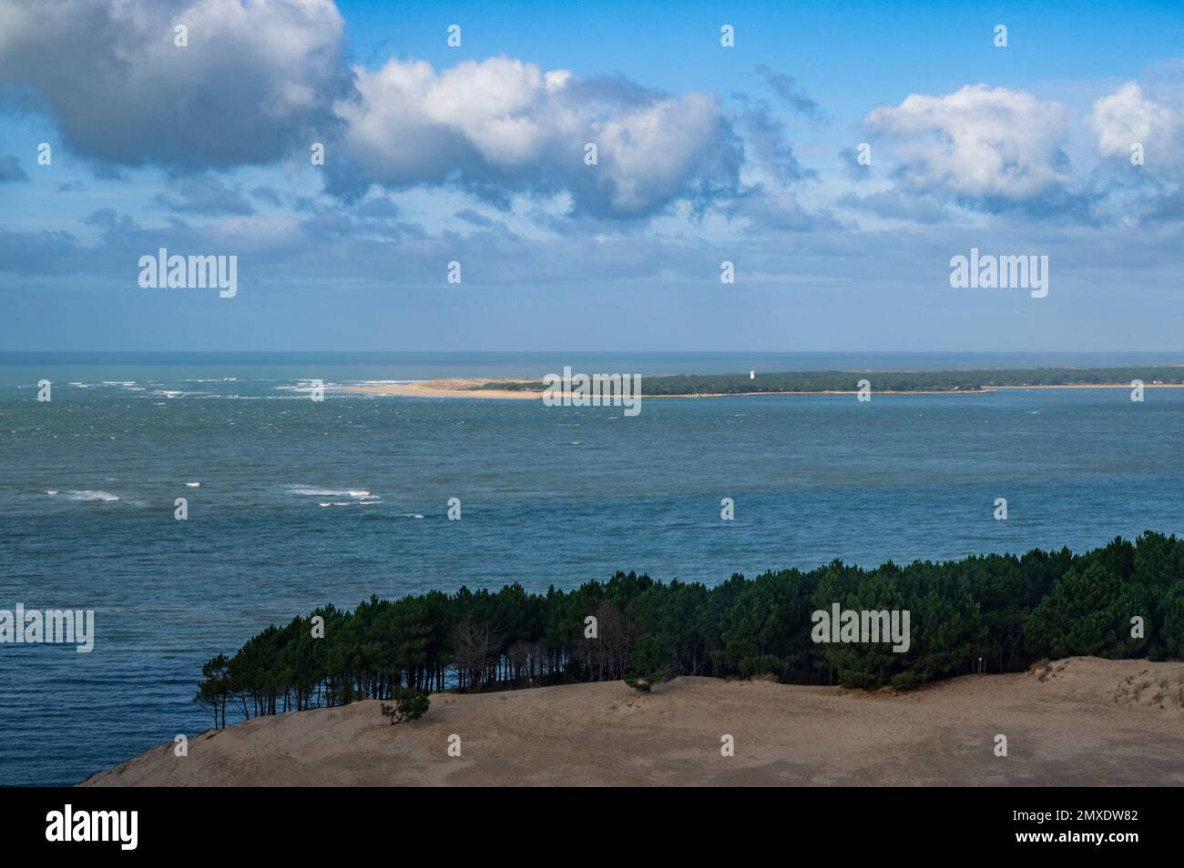 Die Düne du Pilat an der Atlantikküste von Nouvelle-Aquitaine ist mit 103 Metern der höchste Sandberg Europas im Südwesten Frankreichs Stockfoto