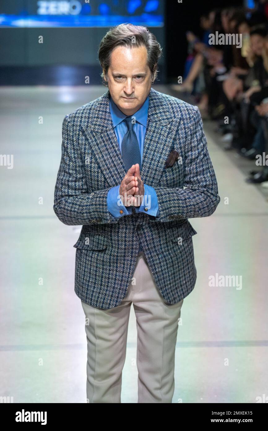 New York, Usa. 01. Februar 2023. James Andrew geht während der siebten jährlichen Blue Jacket Fashion Show in den Moonlight Studios in New York City mit CAD & The Dandy über die Laufbahn. (Foto: Ron Adar/SOPA Images/Sipa USA) Guthaben: SIPA USA/Alamy Live News Stockfoto