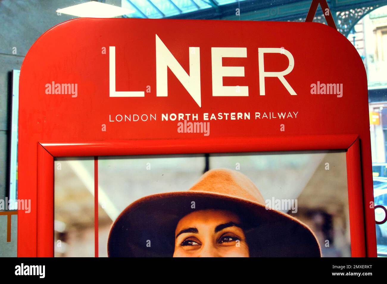LNER-Werbung im Hauptbahnhof in Glasgow, Schottland, Großbritannien Stockfoto