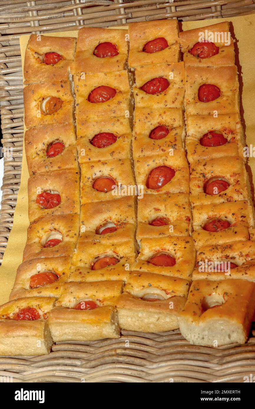Focaccia-Brot nach Bari-Art. Apulianisches Essen. Backwaren. Hochwertiges Foto Stockfoto