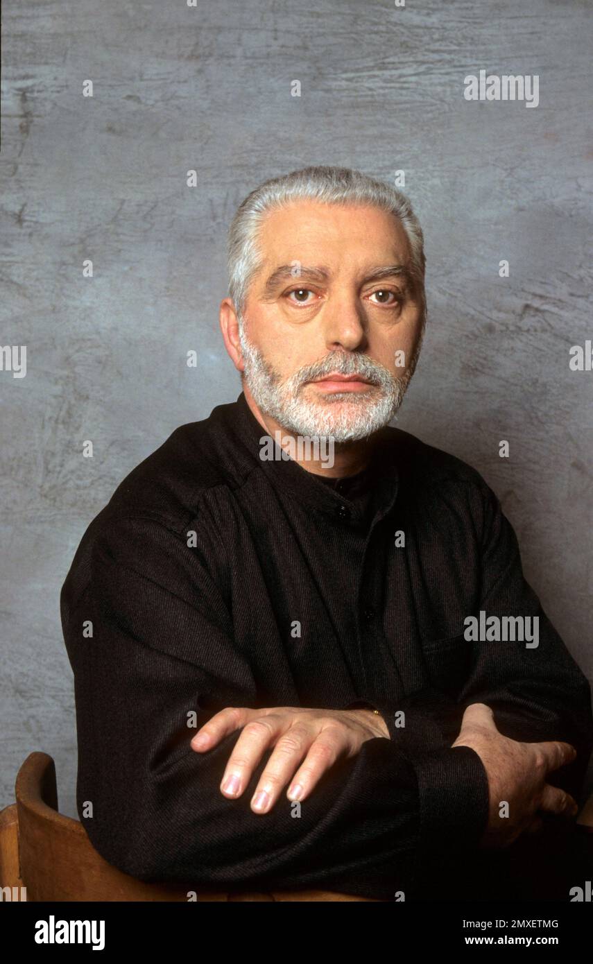 Dateifoto von Paco Rabanne während der Fotosession in Paris, Frankreich. - Paco Rabanne, der in Spanien geborene Designer, bekannt für seine Parfüm- und Modedesigns, starb im Alter von 88 Jahren in seinem Haus in Frankreich. Foto von APS-Medias/ABACAPRESS.COM Stockfoto