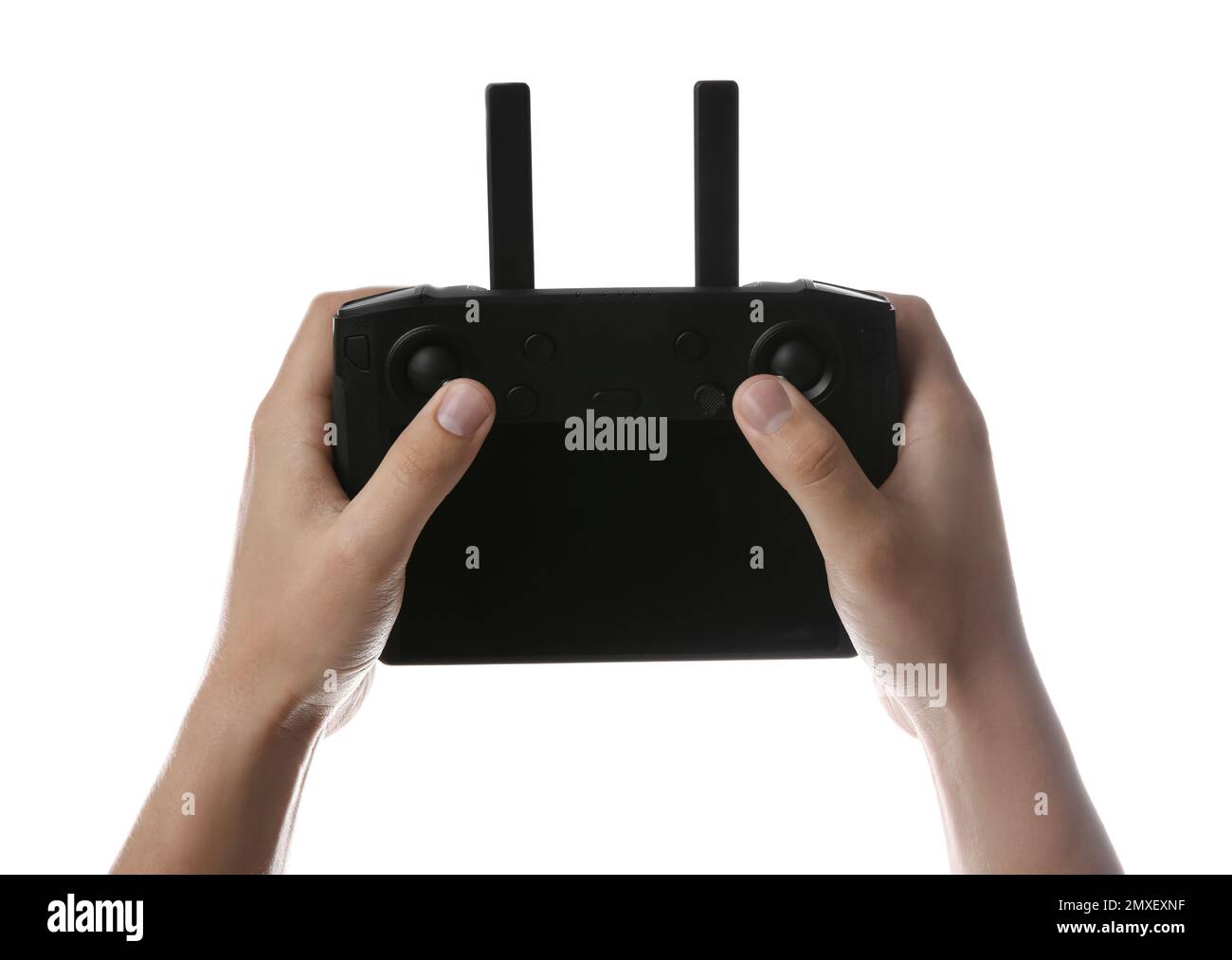 Ein Mann, der einen modernen Drohnen-Controller auf weißem Hintergrund hält, Nahaufnahme der Hände Stockfoto