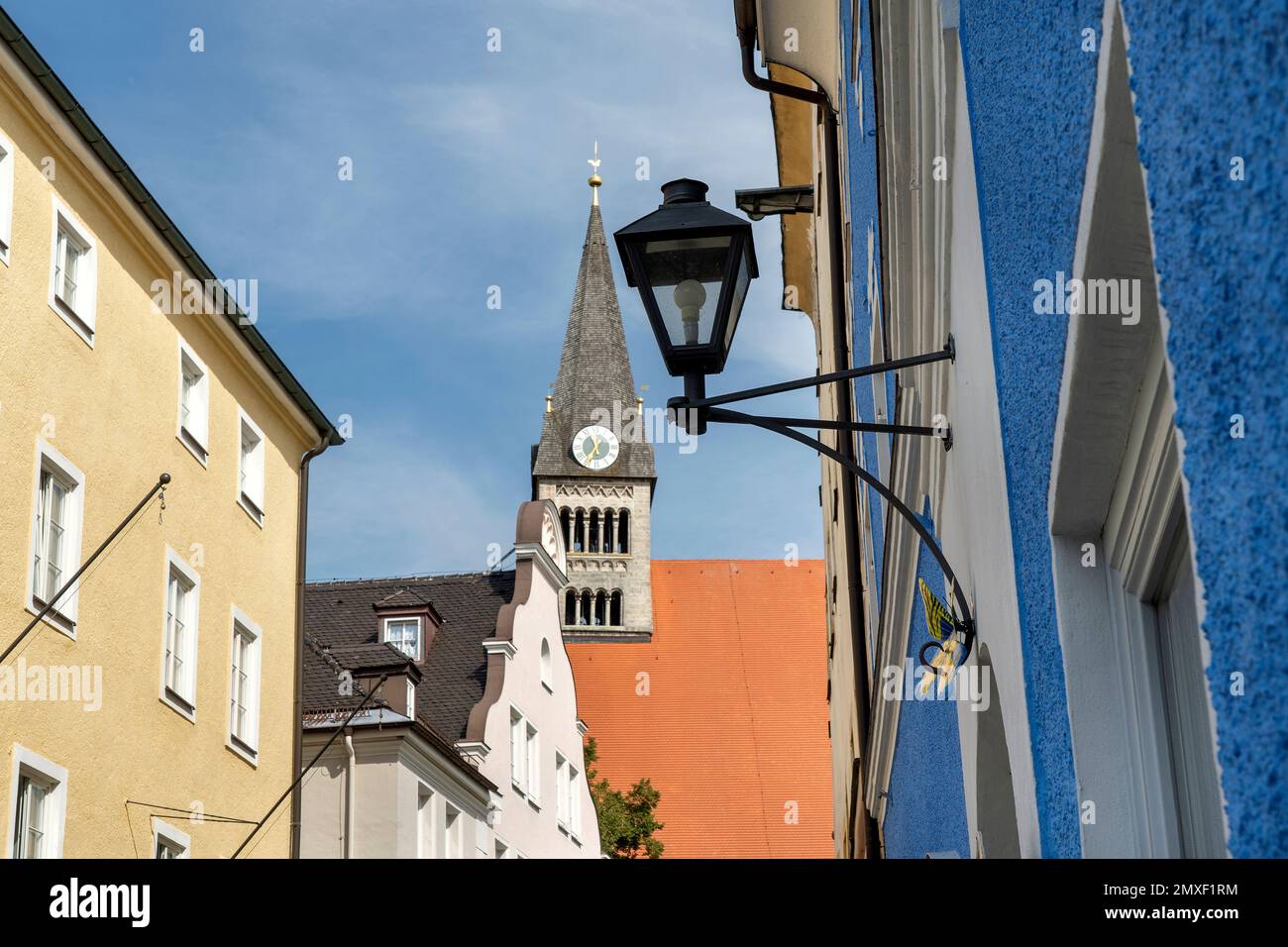 Rottmayrstraße mit Stiftskirche in Laufen an der Salzach, Oberbayern, Deutschland , das Ensemble steht unter Denkmalschutz Stockfoto Rottmayrstraße mit Stiftskirche in Laufen an der Salzach, Oberbayern, Deutschland , das Ensemble steht unter Denkmalschutz Stockfoto